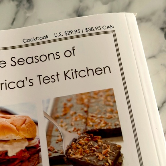 Cook’s Country TV show cookbook. 920 pages - Picture 13 of 14